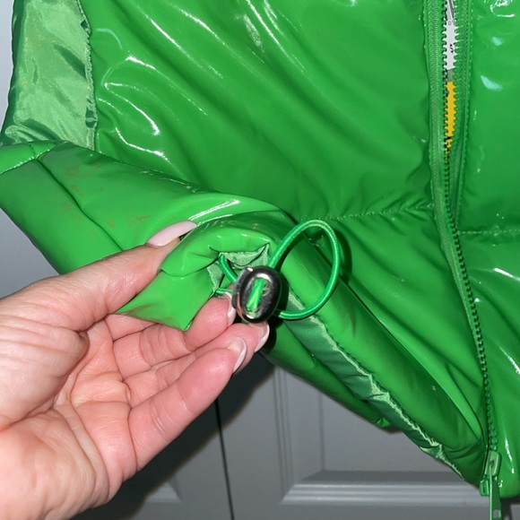 Patent cropped puffer jacket - Picture 3 of 7